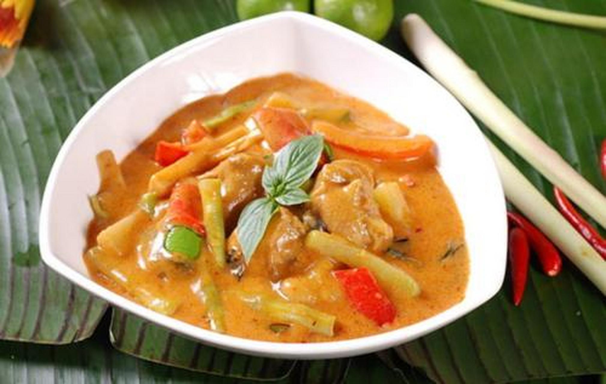 城市小吃地图#椰香咖喱鸡,爱吃鸡的海南人,把鸡和各种本地食材相结合