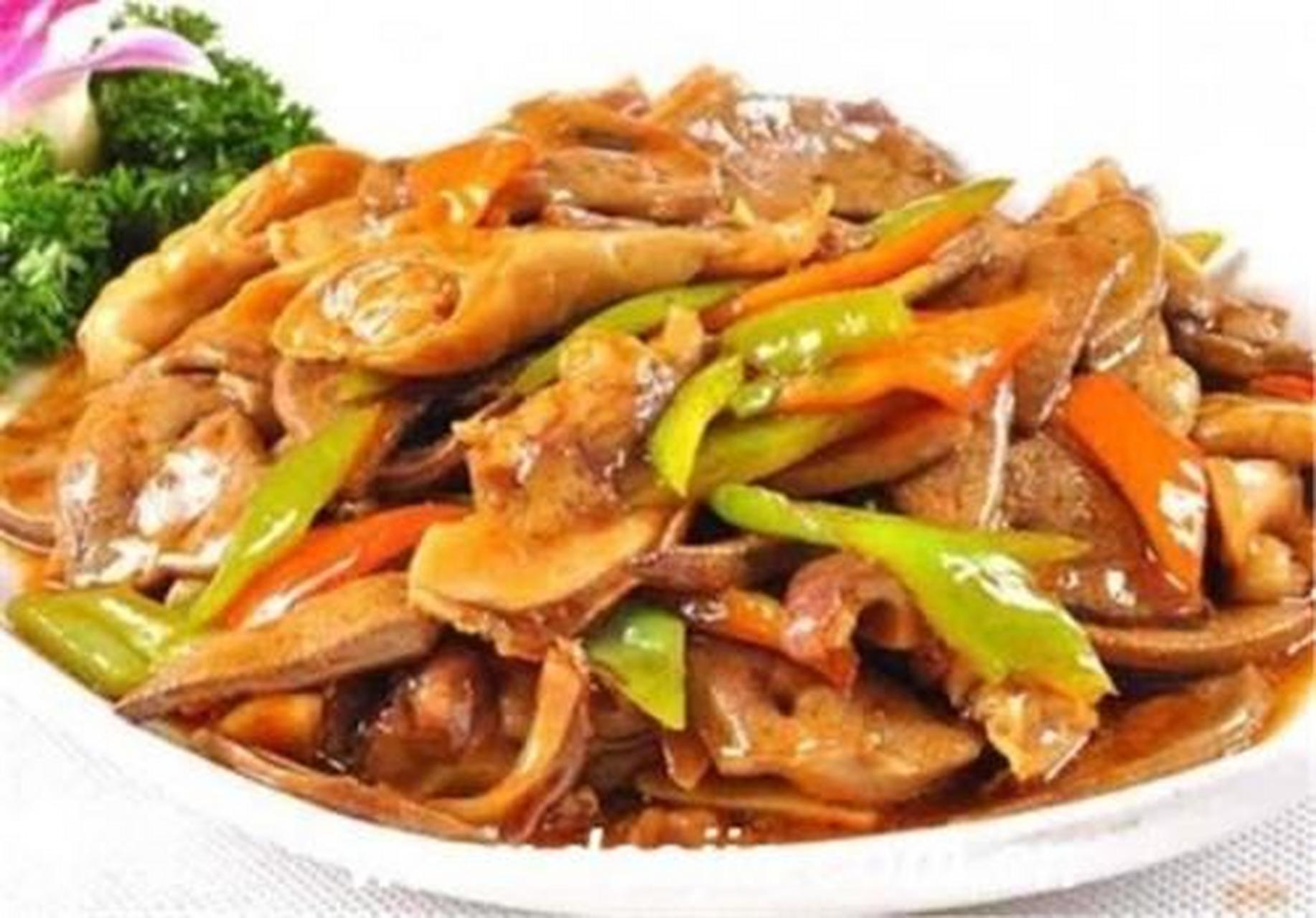 城市身边事#【哈尔滨美食】熘三样是一道传统的东北菜肴,尤经鲁地