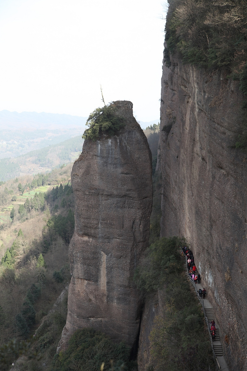 新宁崀山风景区是湖南邵阳市一处著名风景名胜区,以奇特石峰,清澈江水
