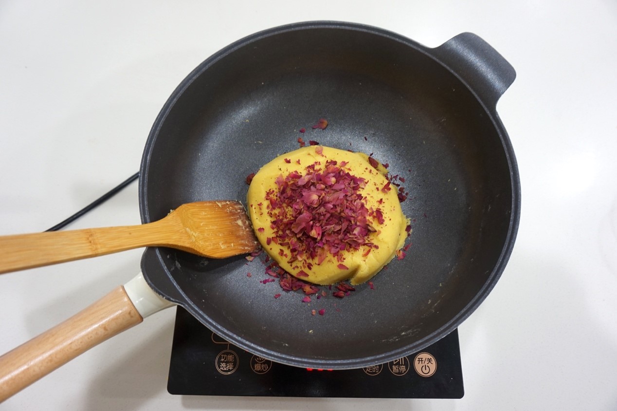 传统点心玫瑰绿豆糕,口感浓郁甜而不腻,简单易学看一遍就会!