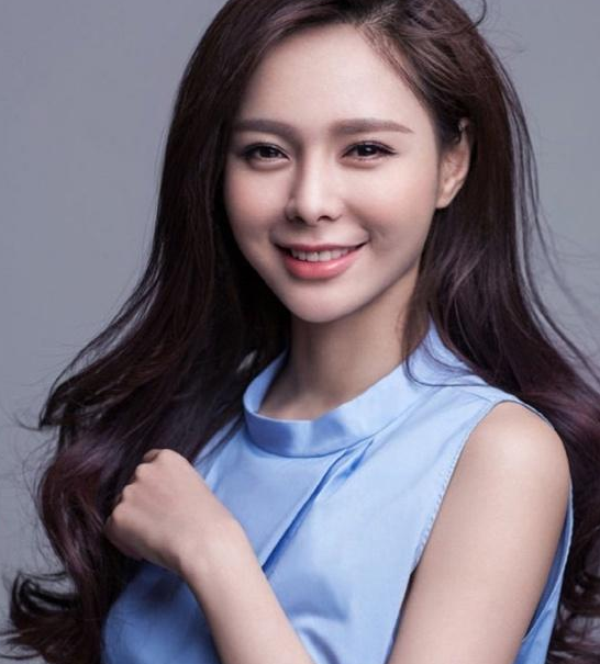 带你参观沈梦辰的豪宅:头次见卧室装修这么老旧,生活过得很节俭