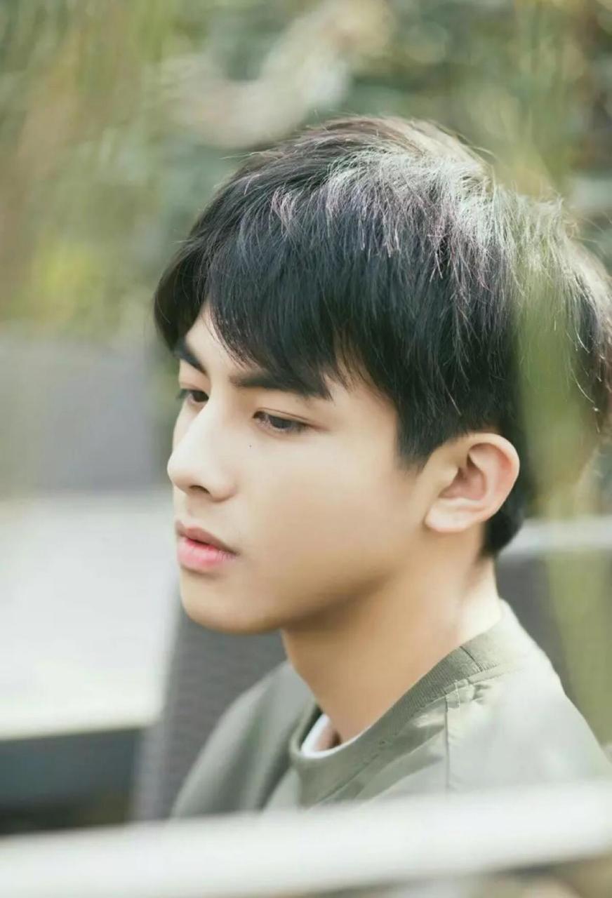 一见钟情的初恋脸#宋威龙,气质沉静内敛,长相菱角分明,眉眼深邃,长得