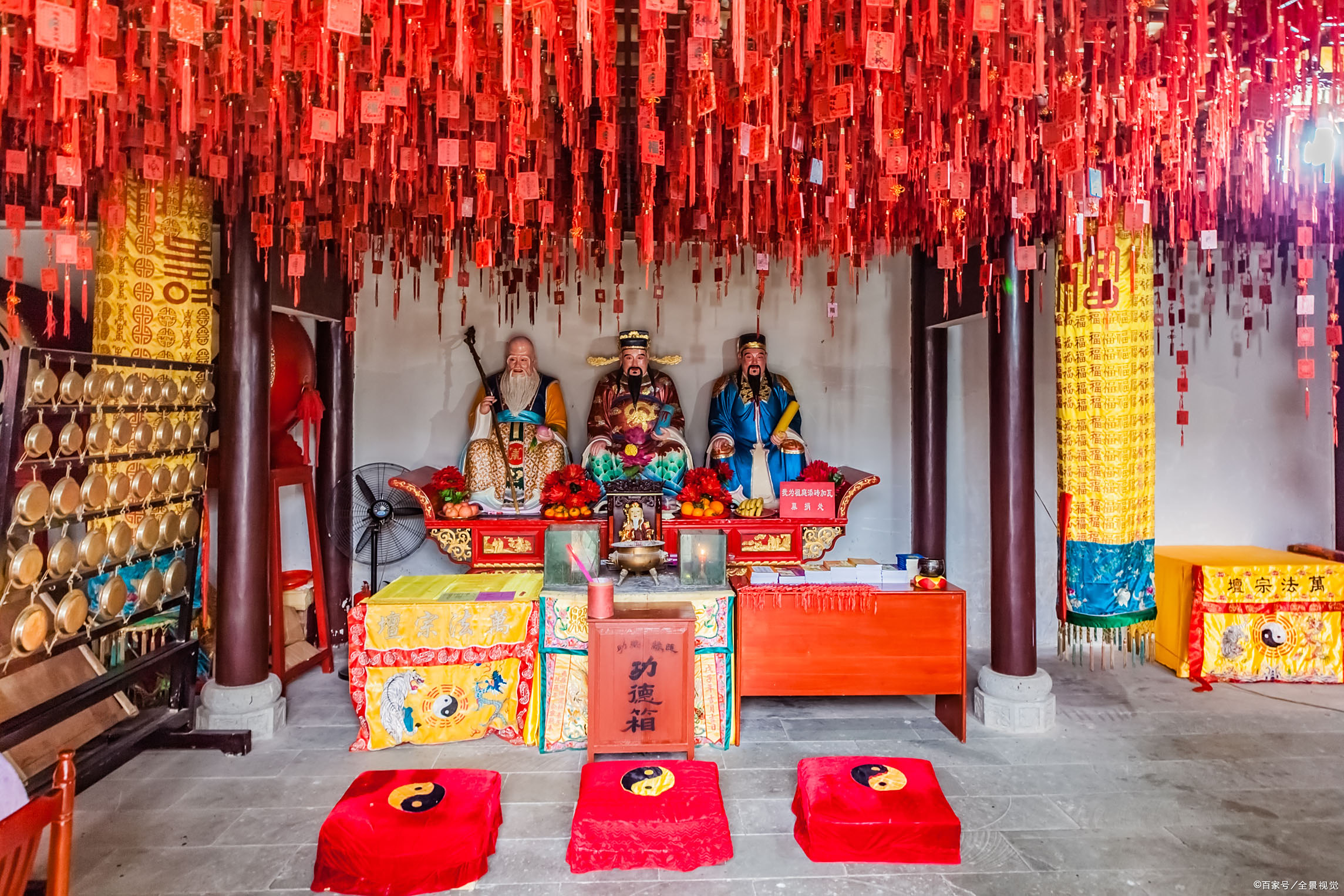 龙虎山天师府,乃历代天师的生活起居和祀神之所