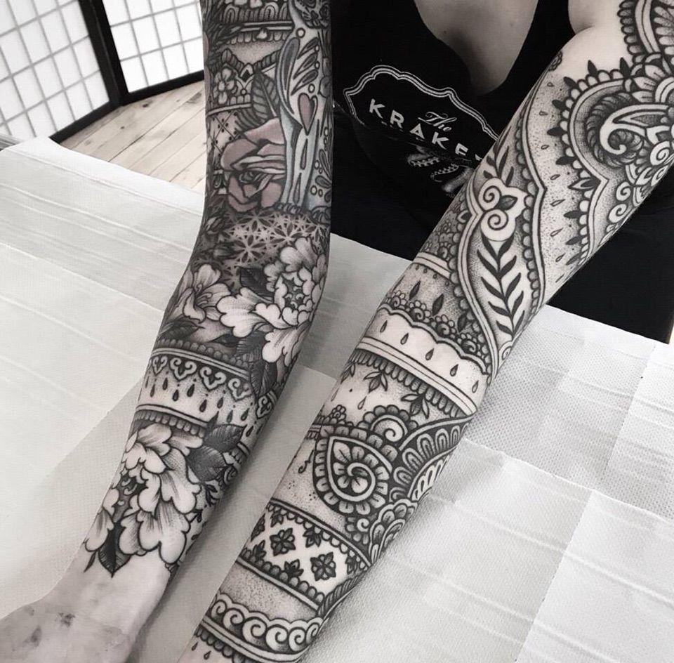 繁花点刺花臂纹身