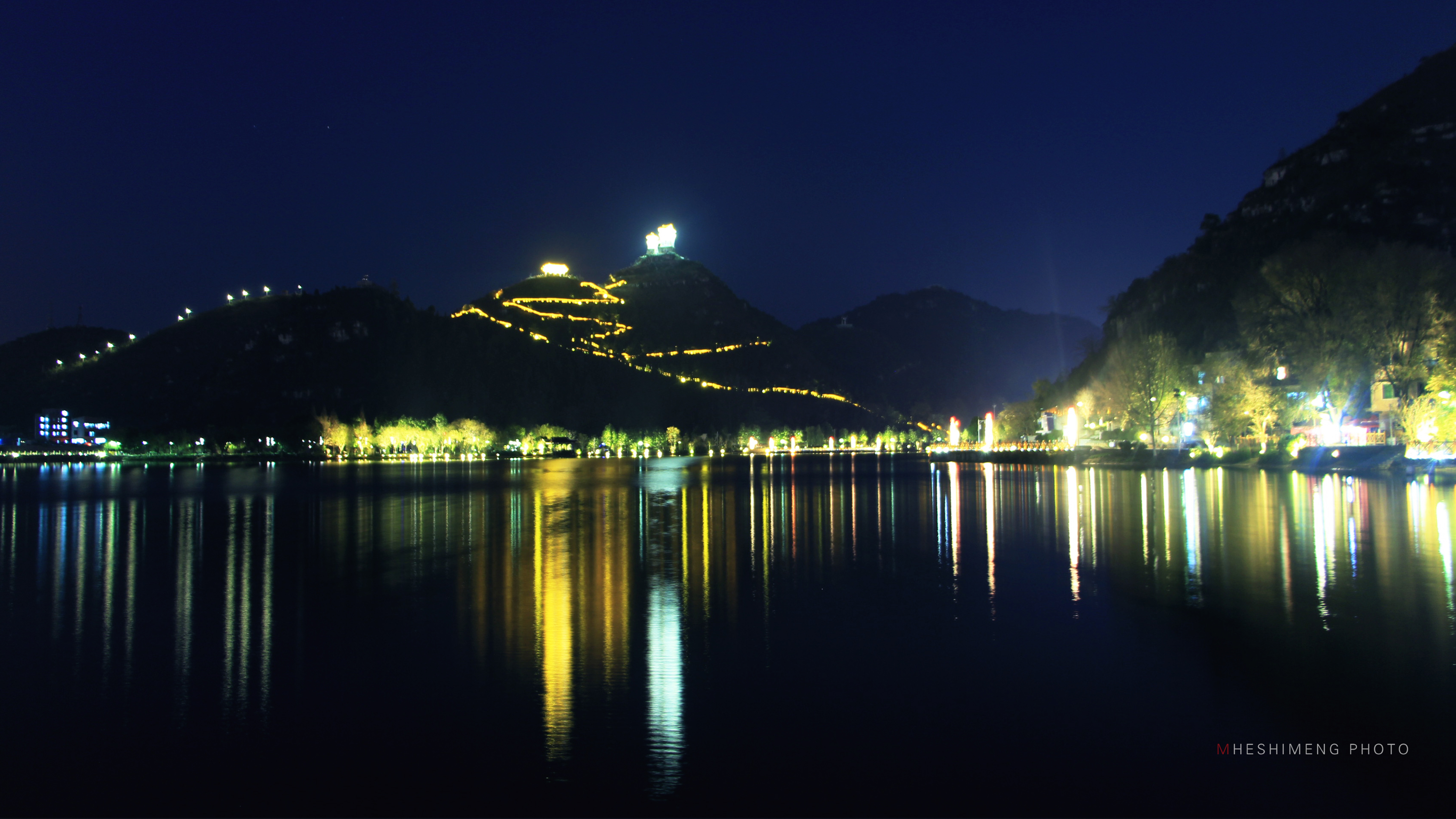 安顺虹山湖夜景图片