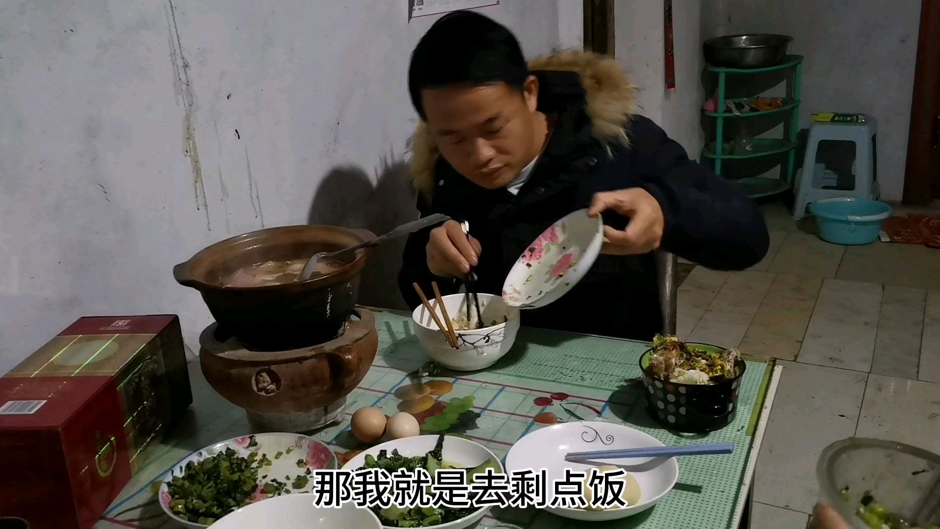 封村第三十三天,萝卜炖排骨,叶子做成凉拌,超级好吃
