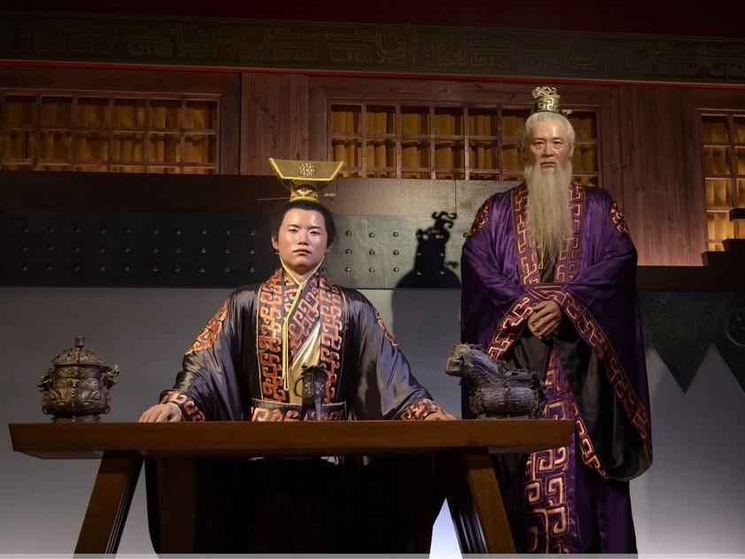 这里边有一个典故:叔虞是周成王的弟弟,有一次成王跟叔虞开玩笑,把桐