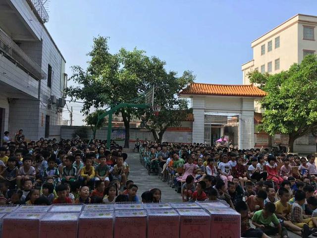 海陆丰传奇人物-曾经叱咤江湖的大佬如今低调做公益资助家乡教育