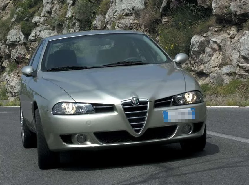 阿尔法·罗密欧-alfa 156,恭敬有加,男人开这车面子十足