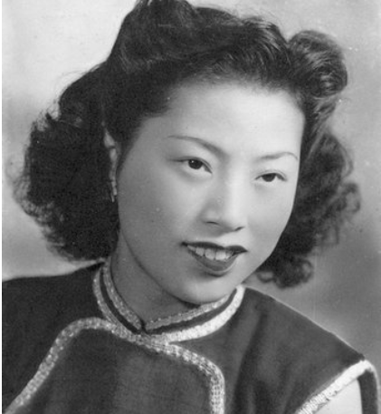 过新年穿新衣:民国时期大上海时髦女性穿着海派旗袍的老照片