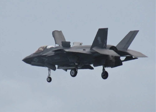 马六甲海峡上演空中对决!F35和F22纷纷出动,歼10表现十分抢眼 马六甲海峡上演空中对决!F35和F22纷纷出动,歼10表现十分抢眼