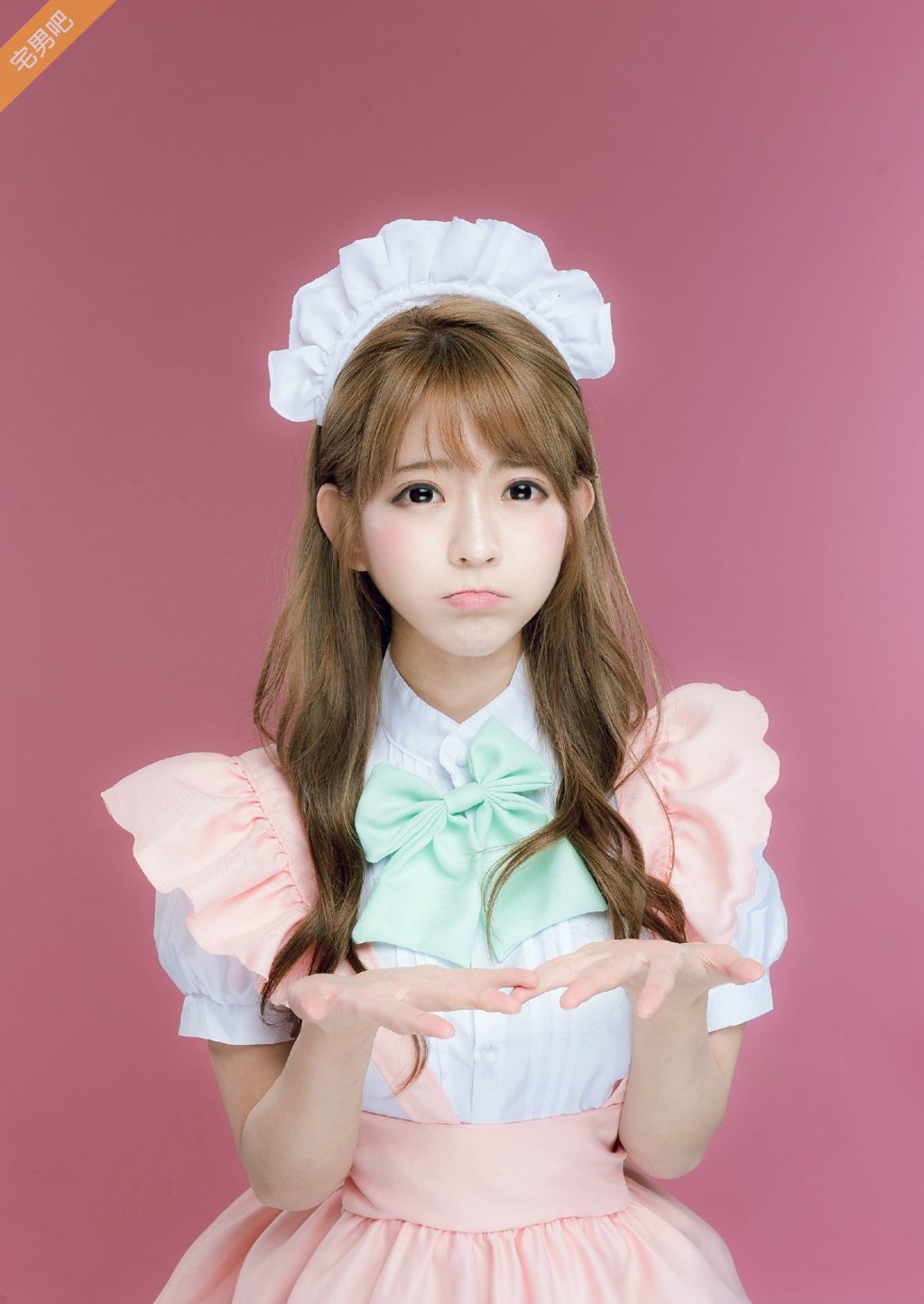 "韩国第一美少女"yurisa,粉嫩女仆装coser