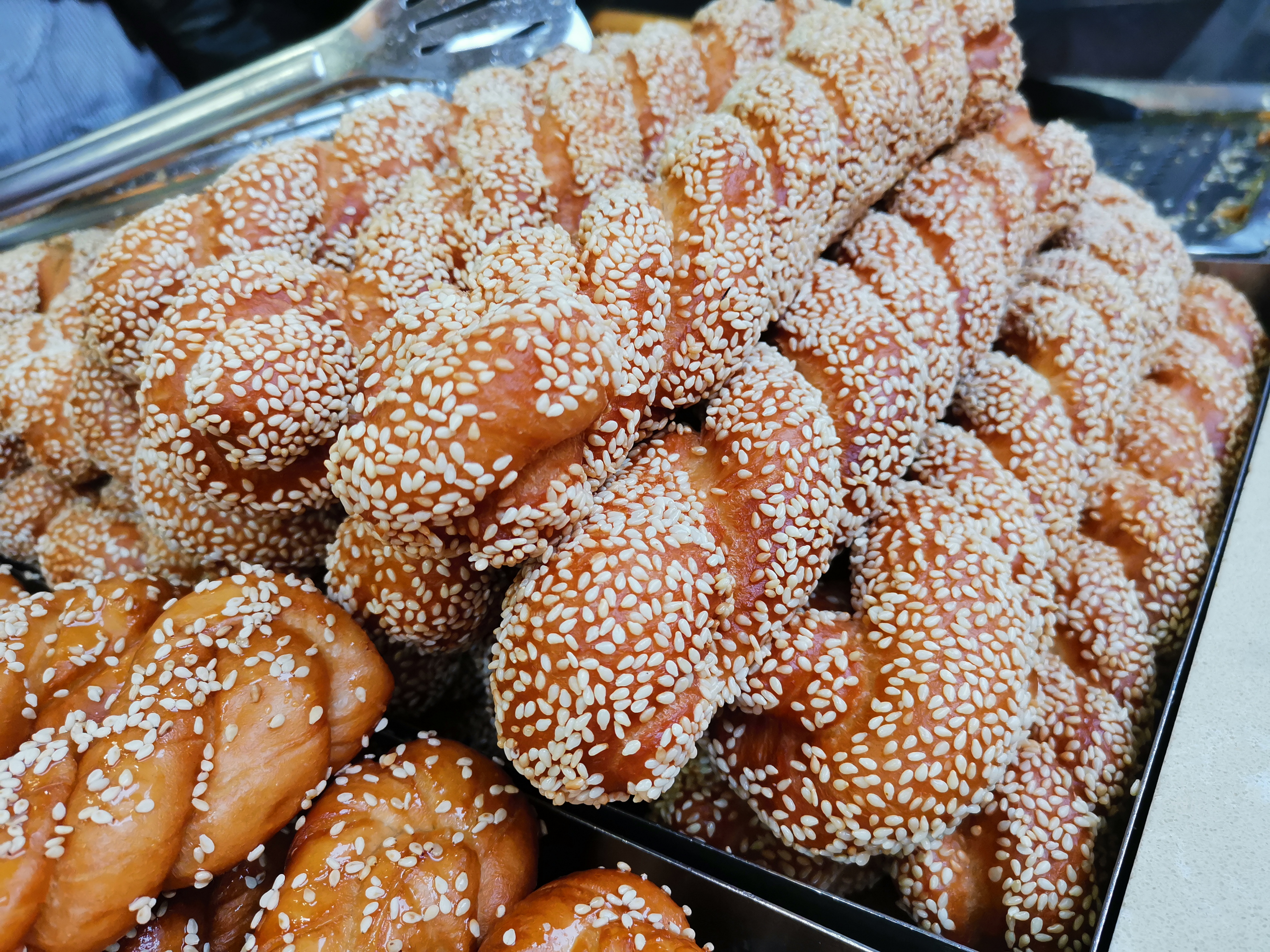 台东步行街这家蜂蜜麻花,2块钱一根,吃过一次每次路过必买