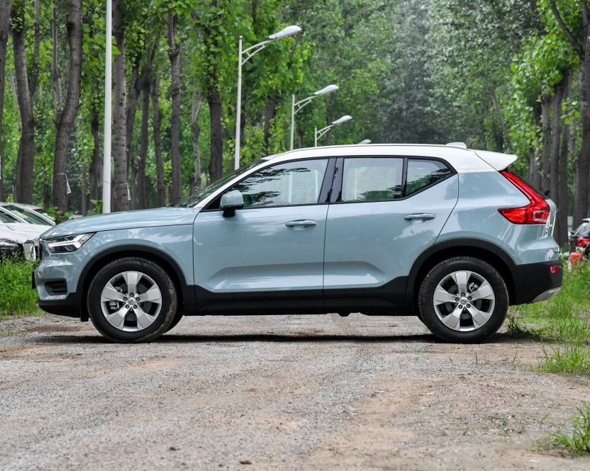 沃尔沃xc40-t4四驱子夜亚马逊蓝—沃尔沃汽车推出的紧凑型suv!