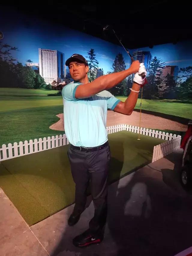 妹不能忍的就是自己偶像周杰伦的了,请蜡像师解释一下这个是怎么回事?