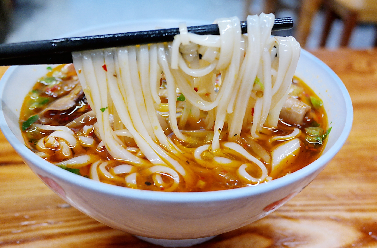 湖南哪个城市的米粉最好吃?长沙并不是无辣不欢,小清新原汤粉!