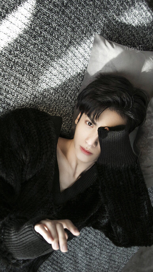 罗云熙最新杂志造型解锁,少年风流和清贵气度简直溢出屏幕