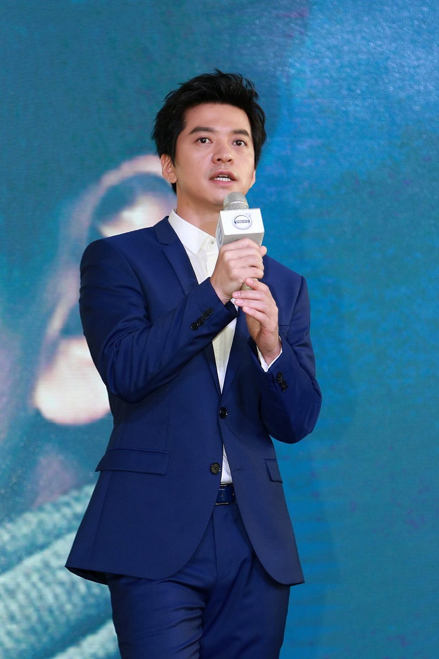 "  李健:"你放心吧,我们不会让他发挥出实力的,何必呢?