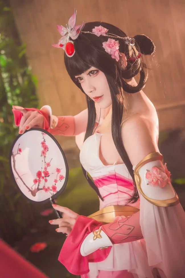 王者荣耀cosplay:甄姬洗澡自拍,突然