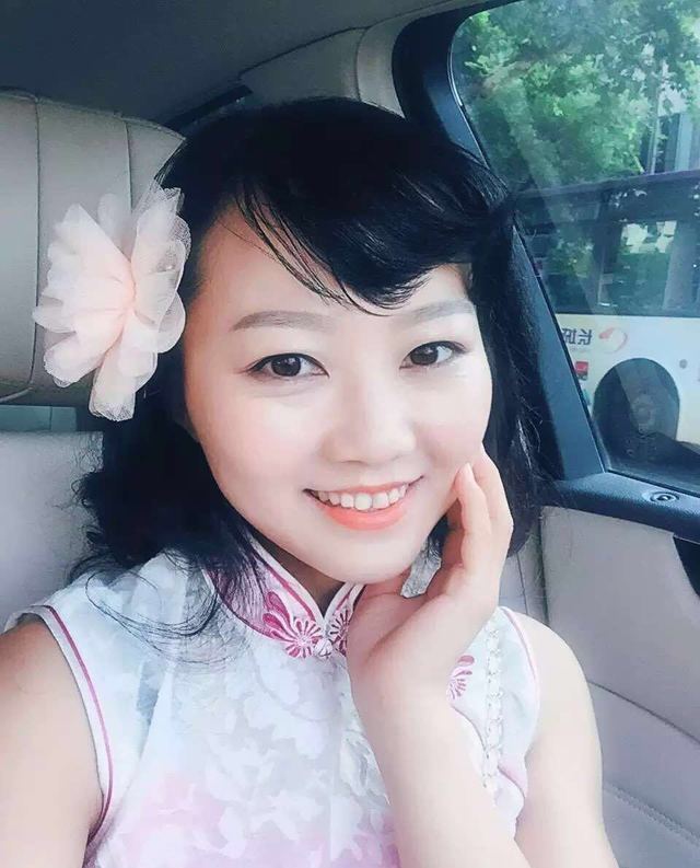 西安女孩邓丽君打扮走红网络