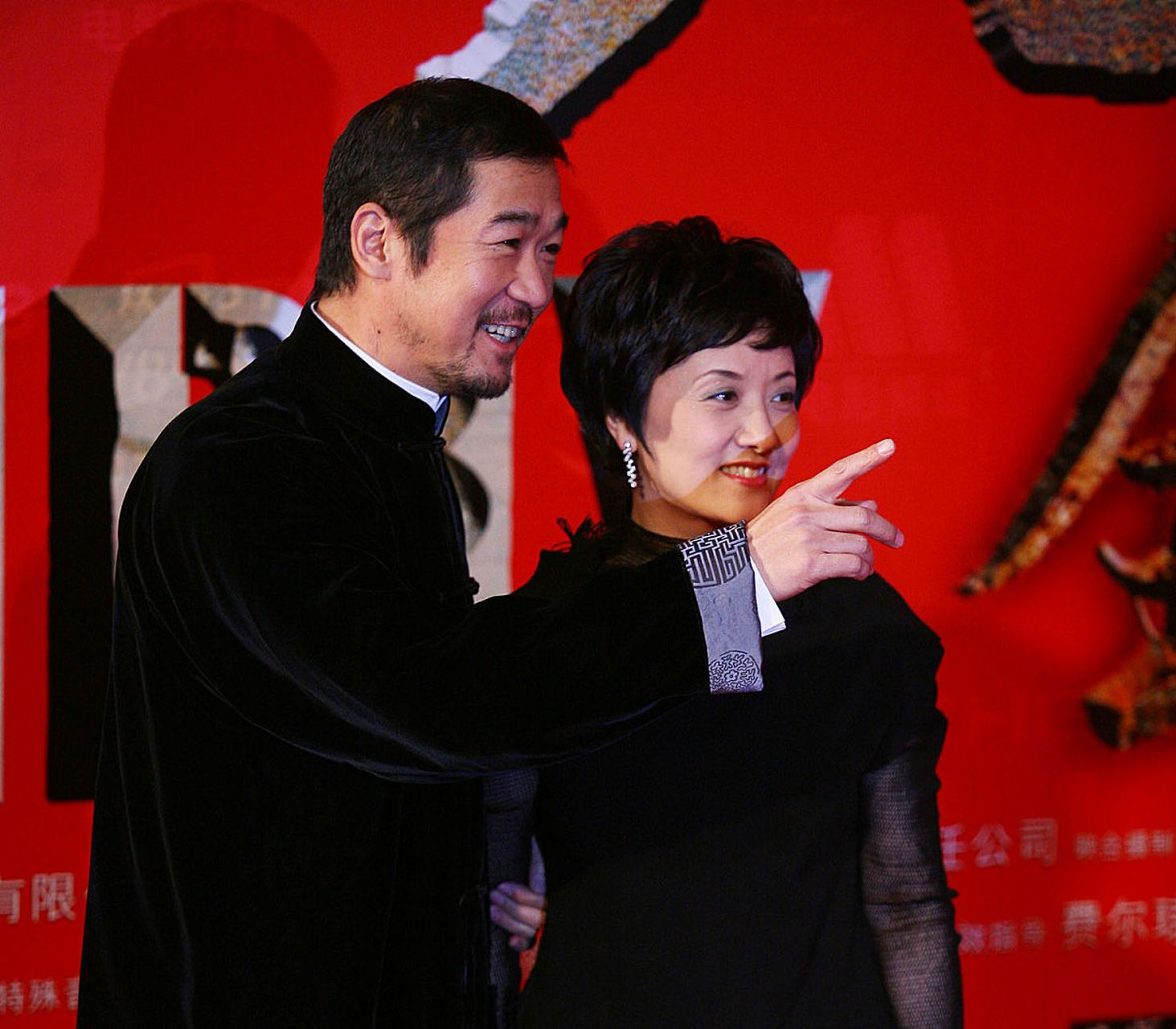 当年和邓婕商量后,张国立在北京买了一个1000多米的地产,需要500多万