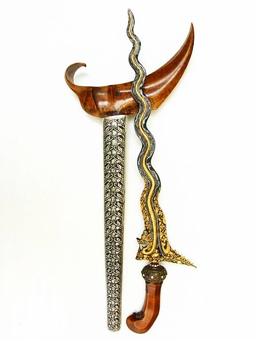 曾经盛行于南亚的近战利器 世界三大名刃之一 马来克力士剑