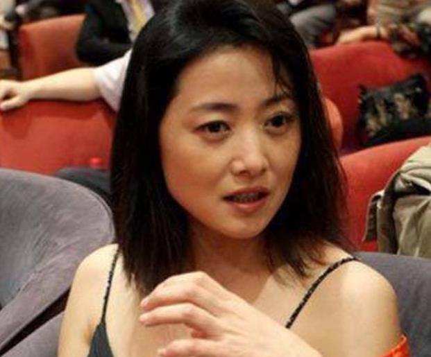 曾结过4次婚,和第四任丈夫离婚后,她竟然又和第一任丈夫复婚了
