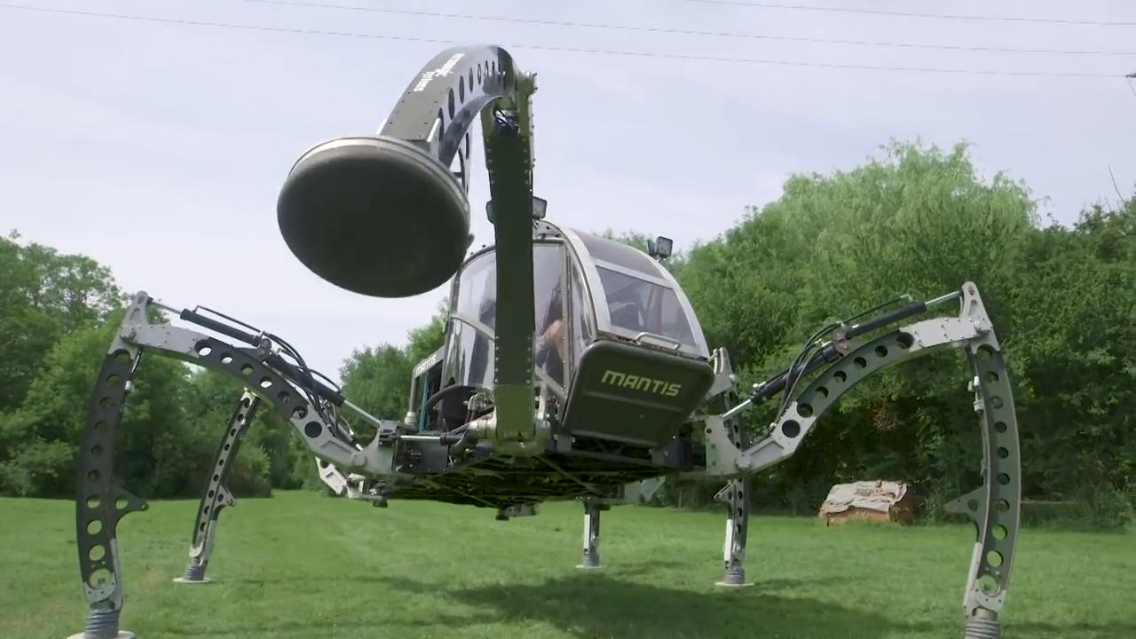 小伙子制造出最大的蜘蛛机器人,重达2吨,6条腿可以踢开小汽车