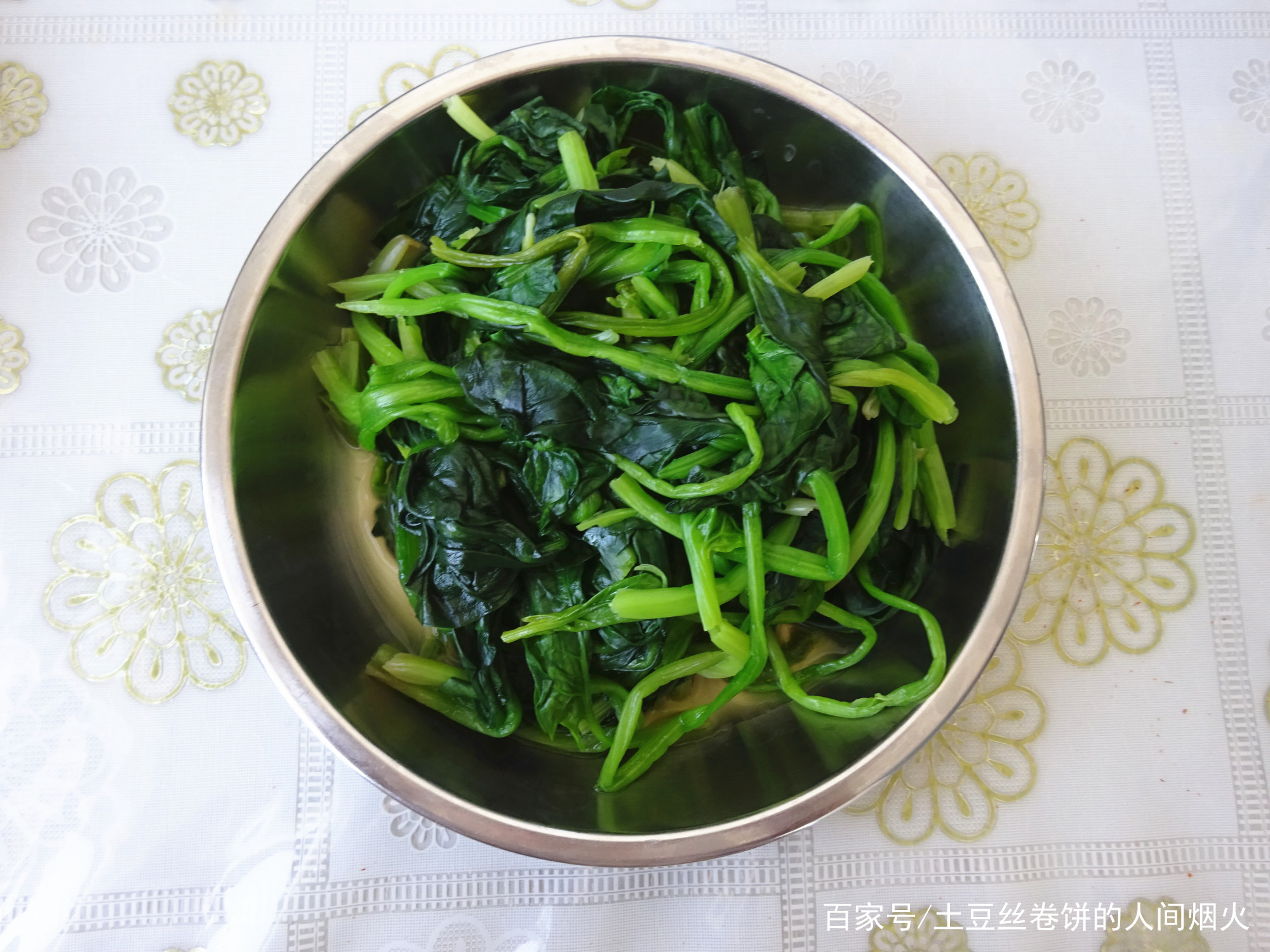 菠菜和豆腐能一起吃吗(菠菜和豆腐能一起吃吗?为什么)