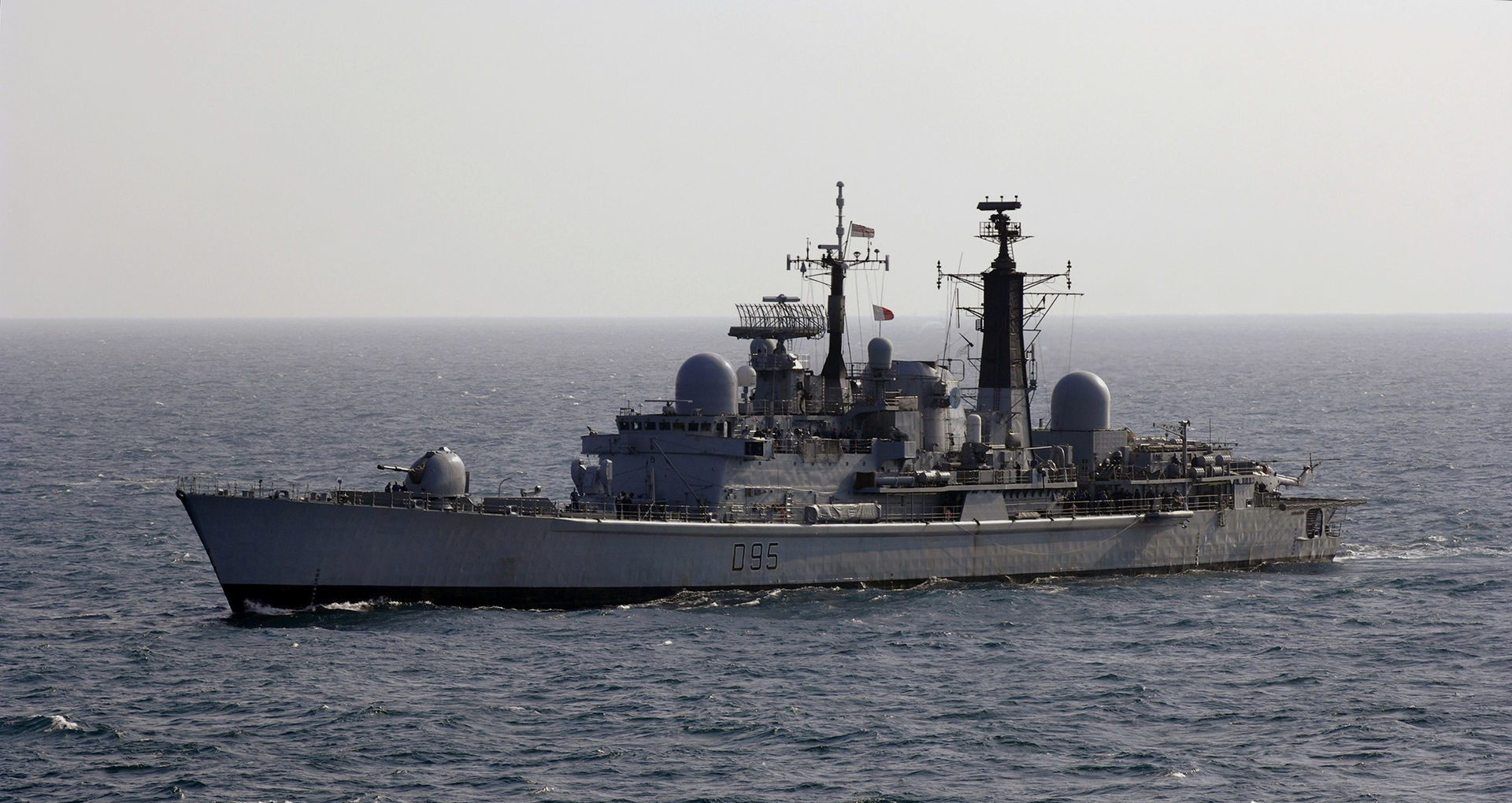 42型导弹驱逐舰,又称"谢菲尔德"级驱逐舰,是英国皇家海军于1970年代