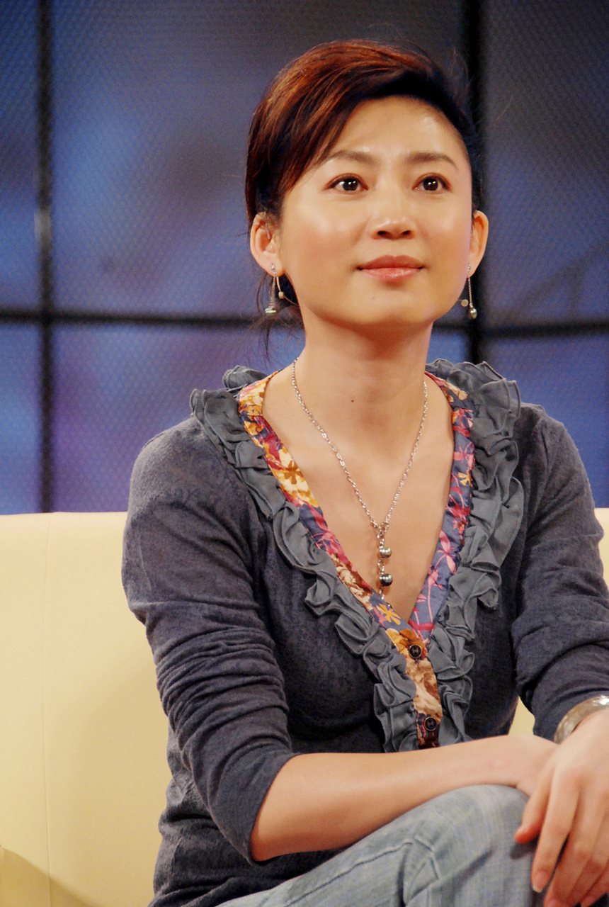 标题:曾红过董卿的王小丫,二婚嫁大13岁副国级,今55岁无儿无女太凄凉