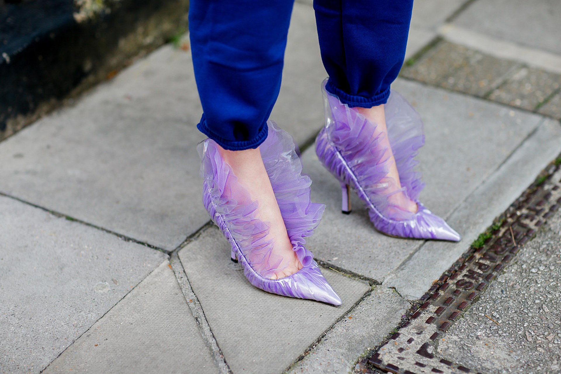 紫色裤子搭配鞋子图片图片