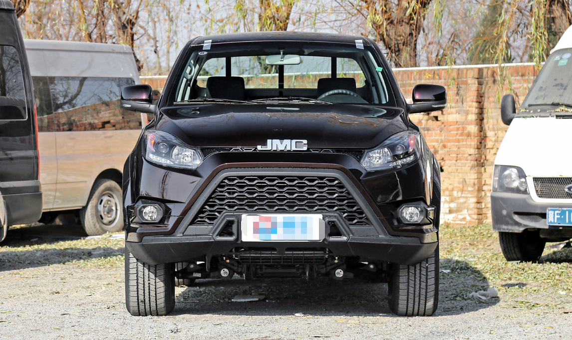 江铃-域虎5,看重外观颜值就选它,视觉效果吸睛