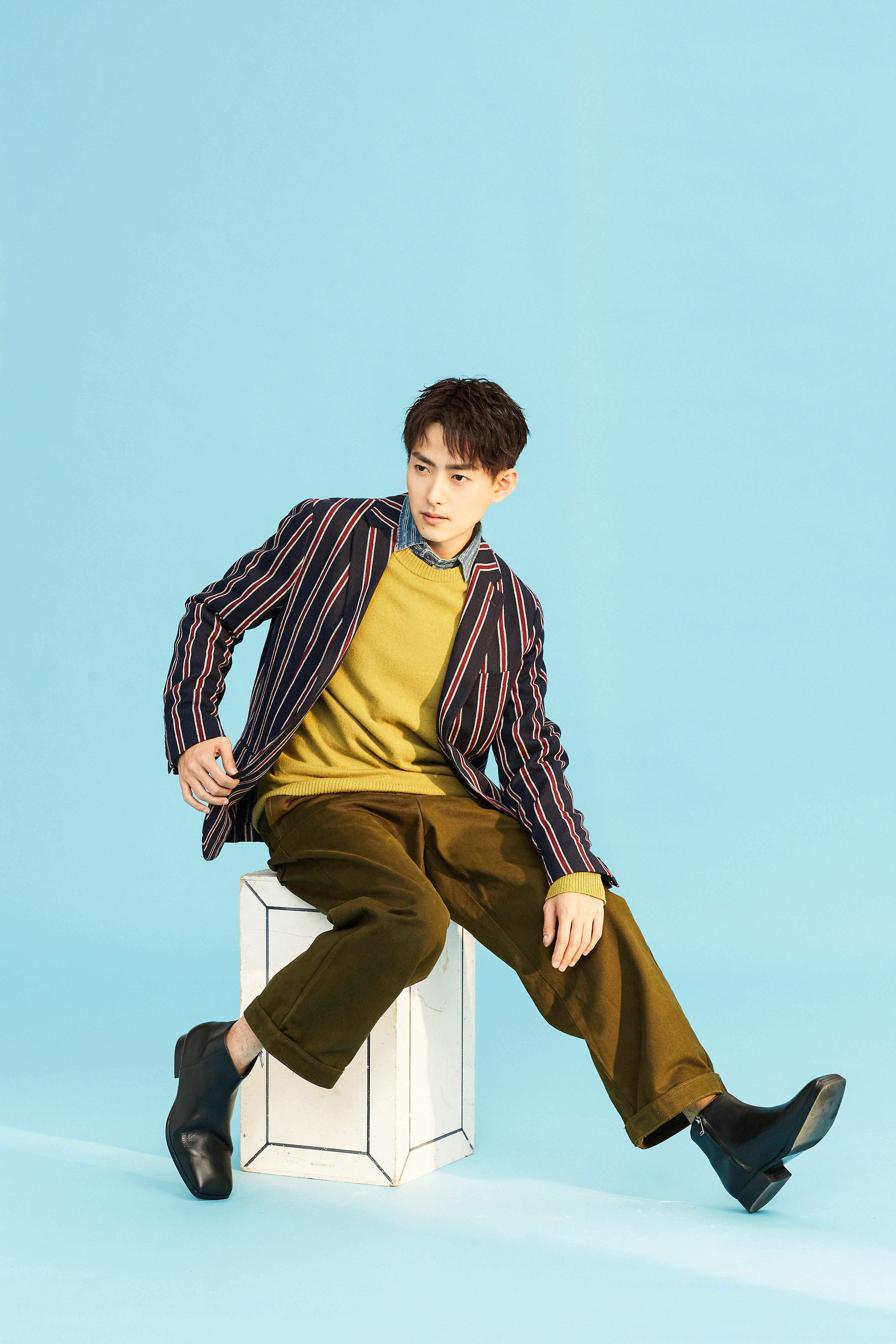 崔航气质写真来袭 带你重回复古时光