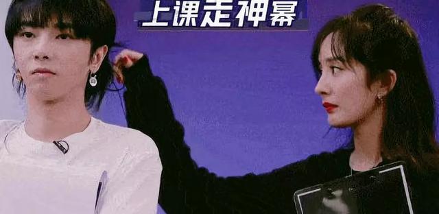 尴尬!杨幂撩汉失败被华晨宇粉丝现场怼,网友:莫非患了多动症?