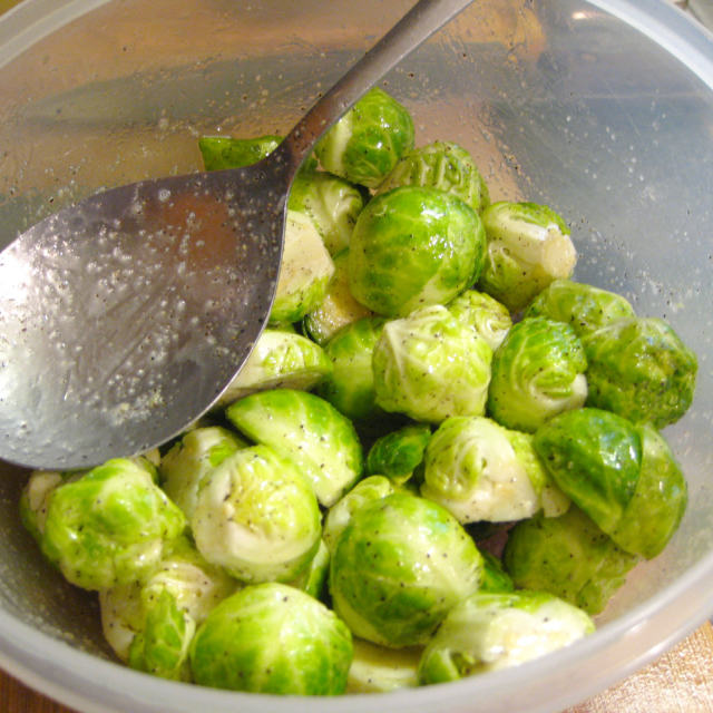 烤抱子甘蓝,色泽清新,香气扑鼻,家人爱吃!