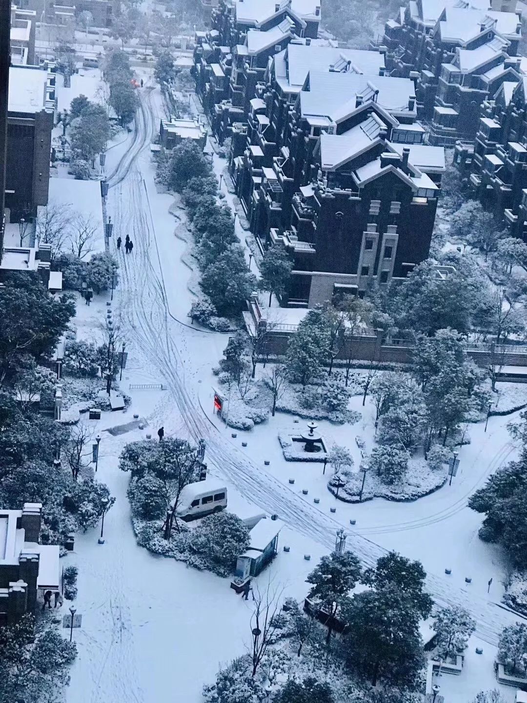 部分高铁停运!东莞寒冷升级!广东有地方已下雪!今天你被冻哭没?
