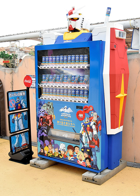 可口可乐公司推出高达模型版自动咖啡贩卖机 细节逼真引起粉丝轰动