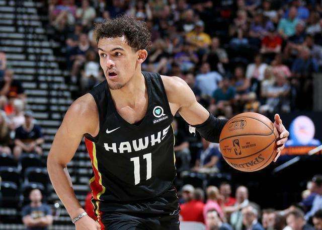 新鹰王诞生!特雷杨35分11助攻比肩詹姆斯,他真要成下一个库里!