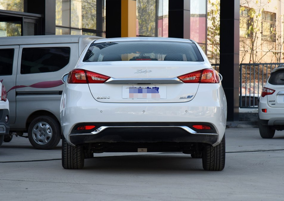 众泰z500ev优雅中不失个性,引领时尚,年轻人的向往