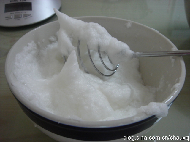 蛋白打的总是很粗糙,稍微打久一点就变成棉絮状