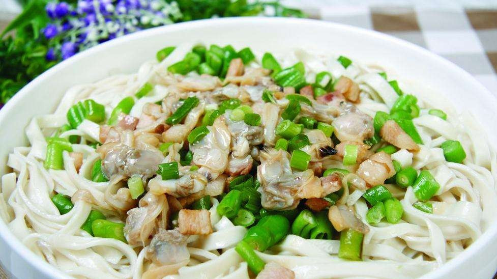 蚬子面,大连人公认的最鲜的海鲜,大连人普通家庭饭桌上经常可以看到一