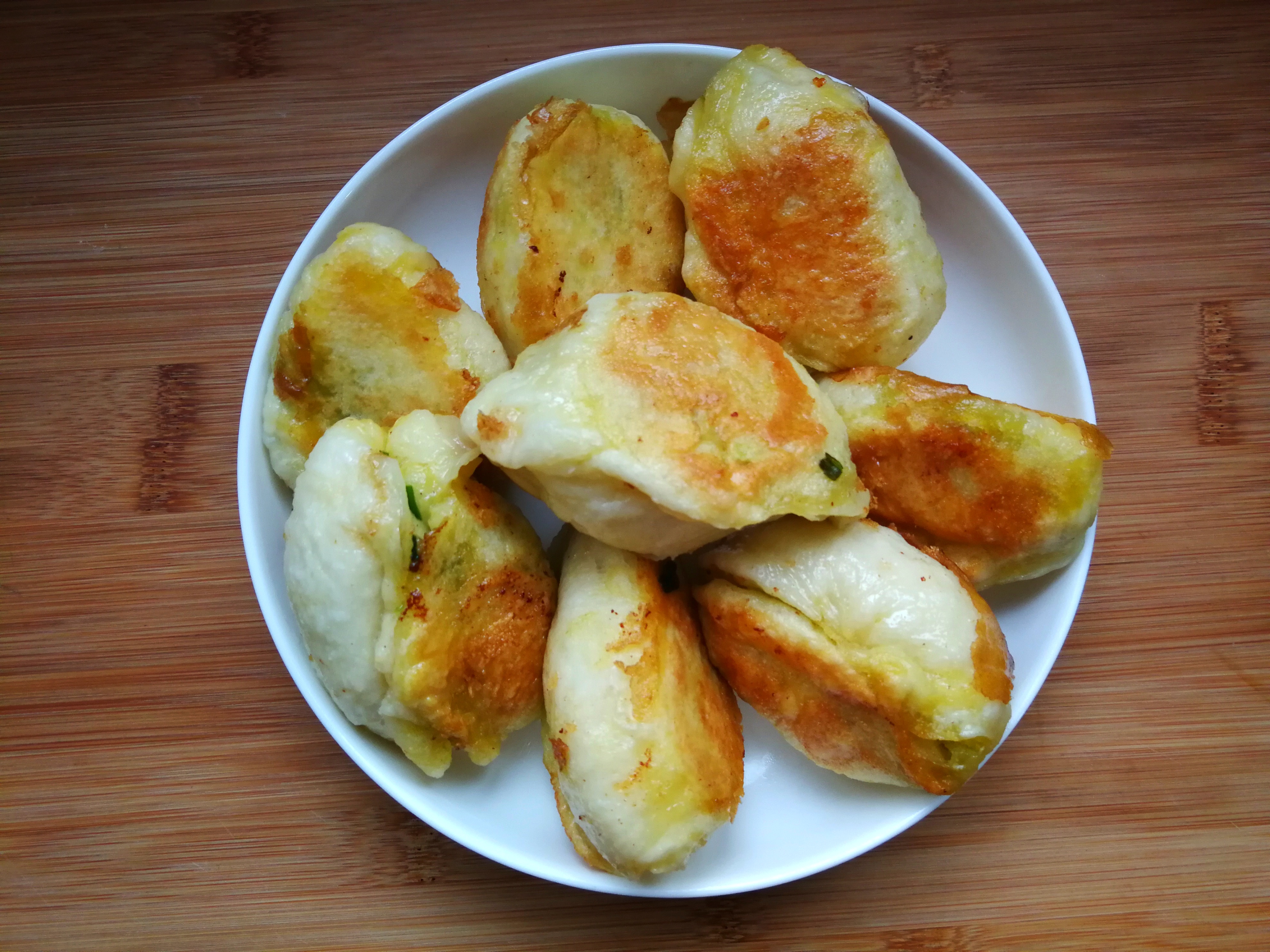 韭菜鸡蛋素煎包,徐州人最爱的早餐,外皮金黄酥脆,馅儿鲜香美味!