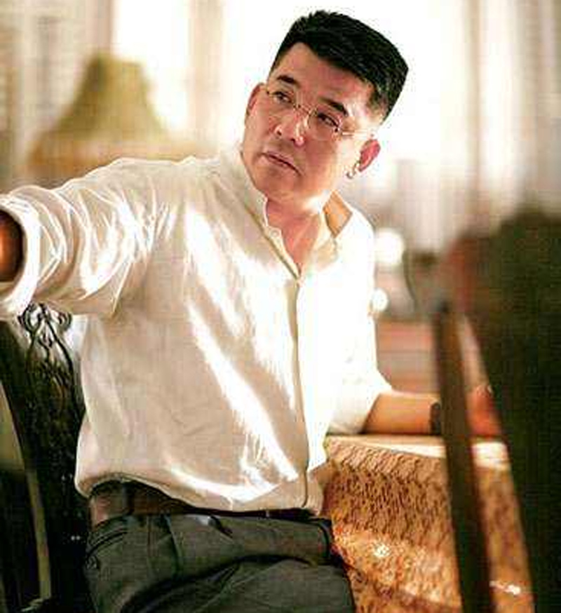 62岁孙淳全家近照,妻子也是演员,长相洋气,恩爱30年却无儿无女