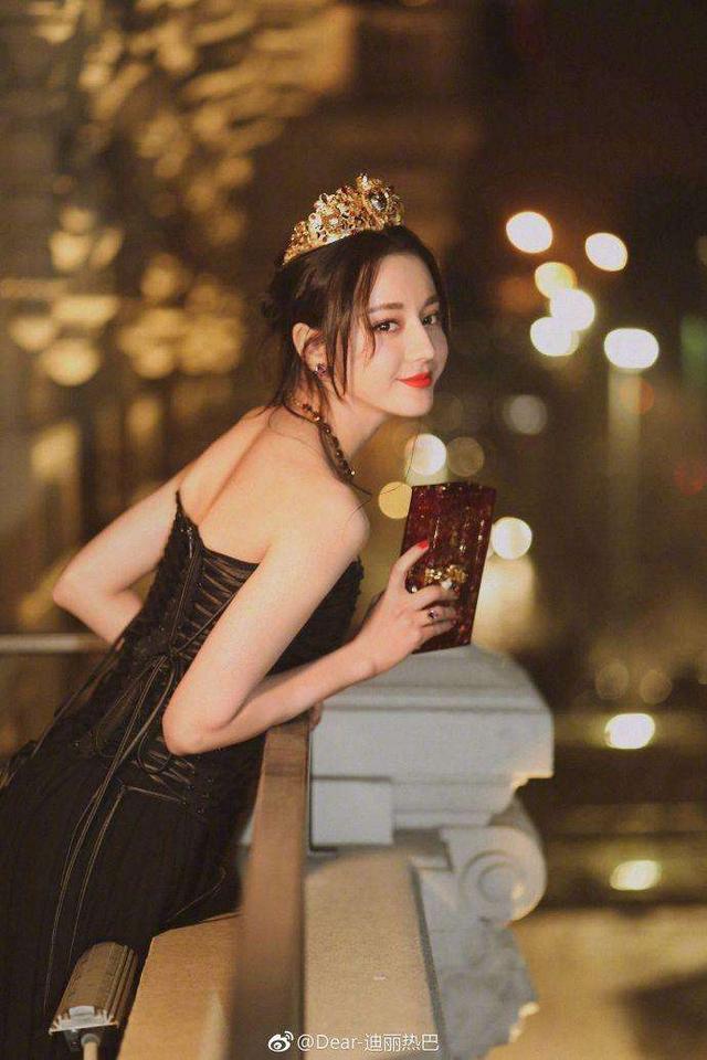 迪丽热巴胖了巨多?头戴皇冠还美成这样,网友:让我们怎么活