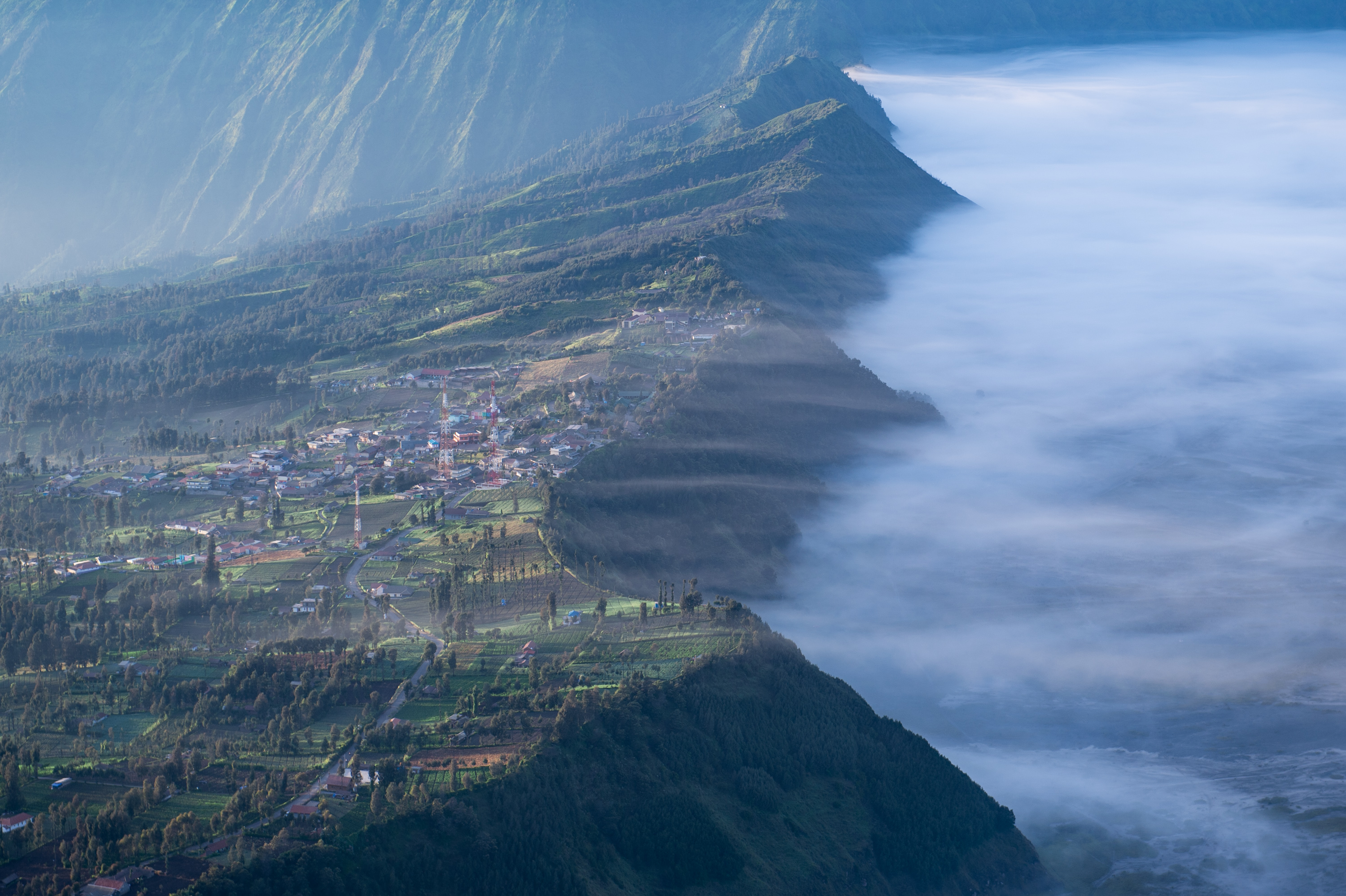 清晨的布罗莫火山群