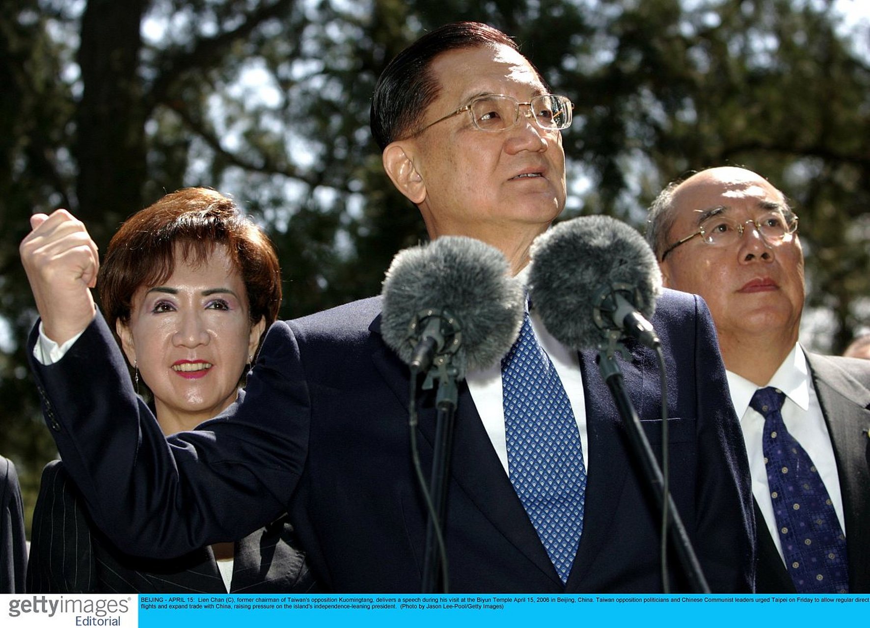 "九二共识"是1992年海协会与台湾海基会受权达成的各自以口头方式表述