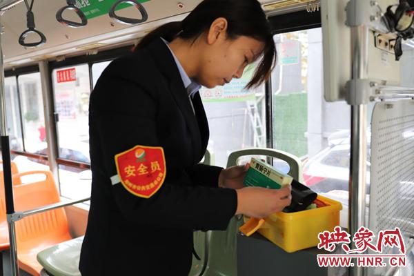 点赞!郑州900路公交车配备爱心小药箱 为乘客常备应急药物