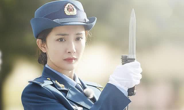 王威退伍后开通微博 一夜涨粉35万 与杨幂 黄子韬等人玩起互关