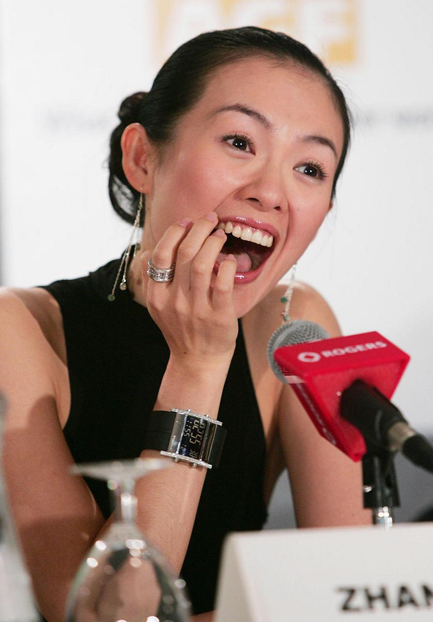 章子怡这样放肆地笑,也丝毫不影响颜值,说明她的容貌真的很闪耀